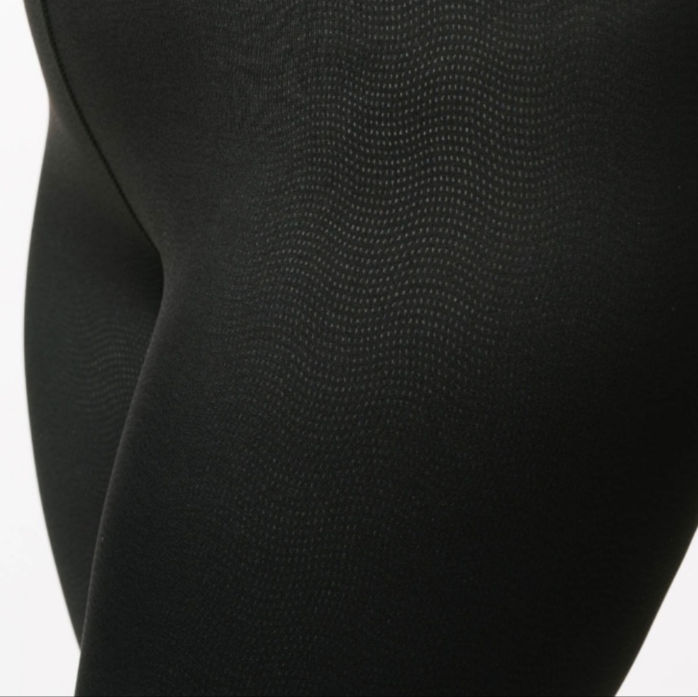 ZYIA Black Vibrations Light n Tight Hi-Rise 7/8 24" Size: 2